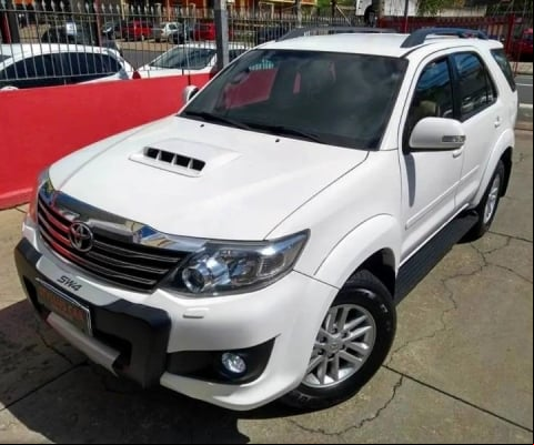 HILUX SW4 SRV-7 3.0TDi 4X4 *7 LUGARES