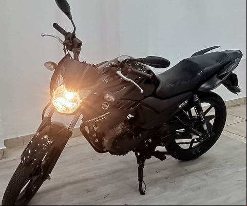 YAMAHA YS 150 FAZER SED Street