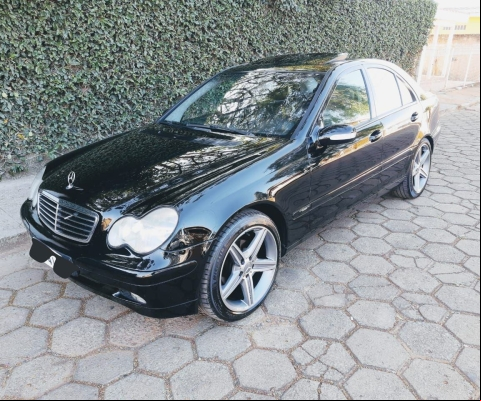 MERCEDES-BENZ C 180 à venda.