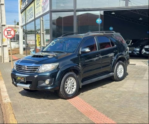 Toyota Hilux SW4 SRV 4X4 - Preta - 2014/2014