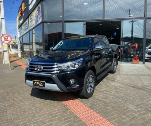 Toyota Hilux  SRX 4x4 - Preta - 2017/2018