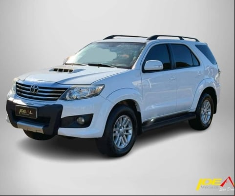 Toyota Hilux SW4 SRV 3.0 4x4  - Branca - 2013/2014