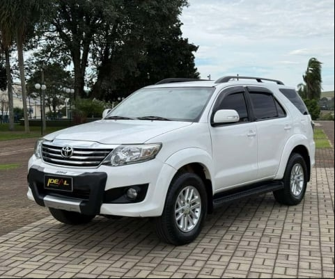 Toyota Hilux SW4  4X2 SR 2.7 - Branca - 2014/2014