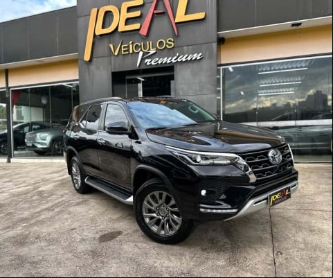 Toyota Hilux SW4 SRX 4x4 2.8 TDI 16V Dies. Aut.  - Preta - 2023/2024