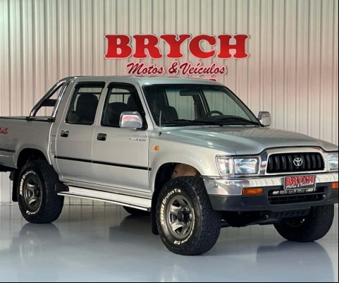 Toyota Hilux CD SRV 4x4 3.0 8V 116cv TB Diesel  - Prata - 2004/2004