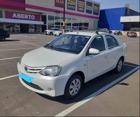 TOYOTA ETIOS à venda.