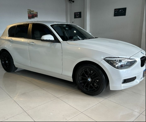 BMW 116I BAIXO KM, DETALHES EM BLACK PIANO IMPECAVEL!