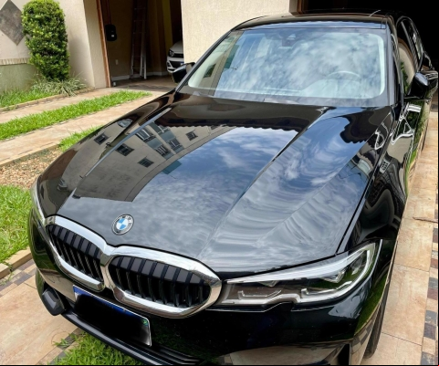 BMW 320iA à venda.