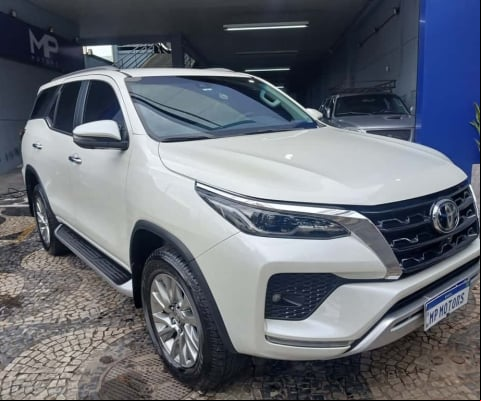 Toyota Hilux sw4 2022 2.8 d-4d turbo diesel srx 7l 4x4 automático