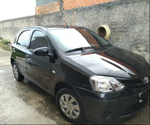 TOYOTA ETIOS à venda.