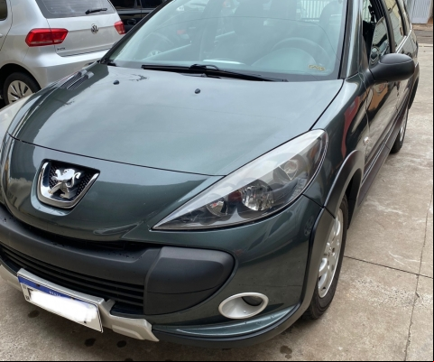 PEUGEOT 207 à venda.