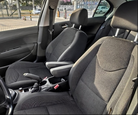 PEUGEOT 408 à venda.