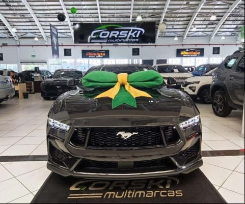 FORD MUSTANG 2024