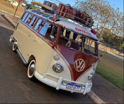 VOLKSWAGEN KOMBI à venda.