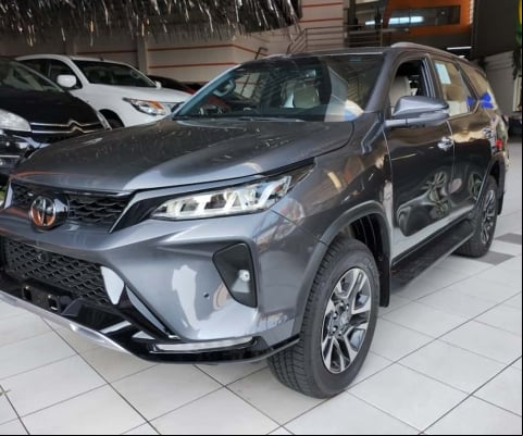 Toyota Hilux sw4 2025 2.8 d-4d turbo diesel diamond 7l 4x4 automático