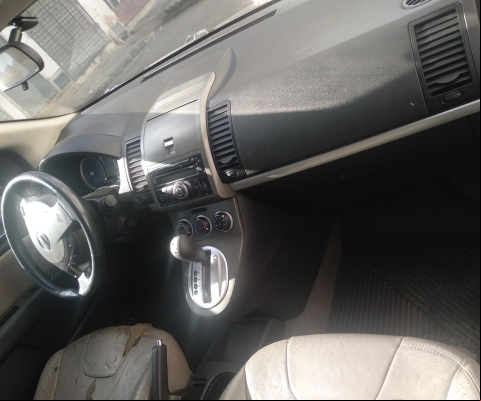 NISSAN SENTRA à venda.