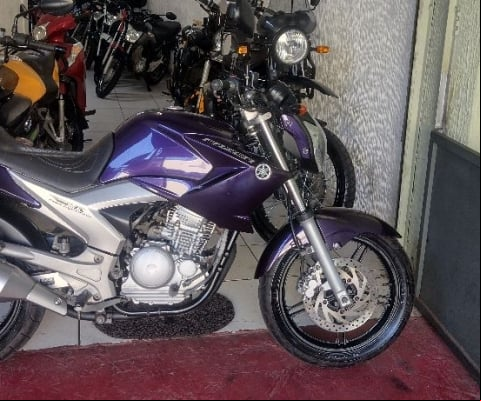 YAMAHA YS 250 FAZER EM OTIMO ESTADO COM APENAS 40.000KM