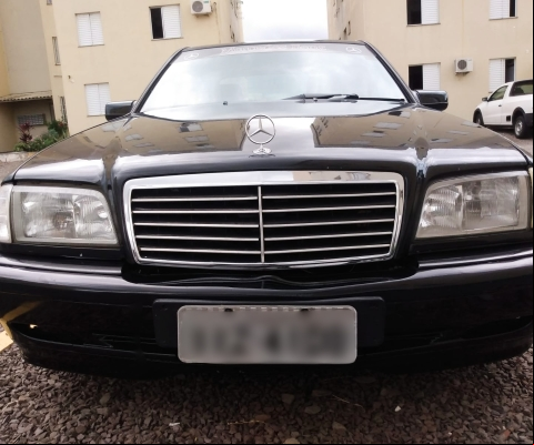 MERCEDES-BENZ C 180 à venda.
