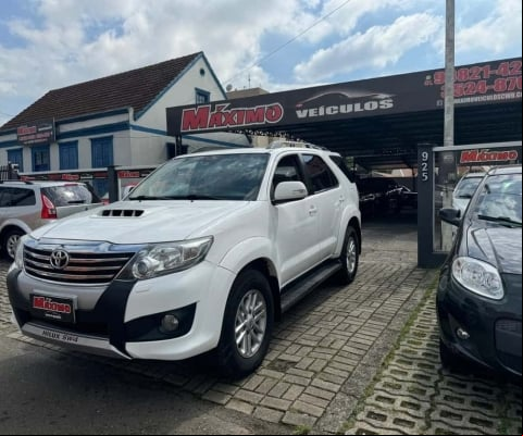 TOYOTA HILUX SW4 SRV D4-D 4x4 3.0 TDI Dies. Aut