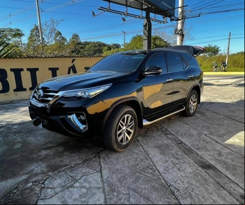 TOYOTA HILUX SW4 à venda.