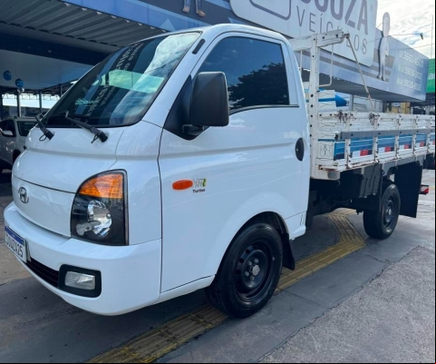 HYUNDAI HR 2.5 DIESEL 2021/2022  LONGO SEM CAÇAMBA 4X2 16V 130CV TURBO INTERCOOLER DIESEL 2P MANUAL