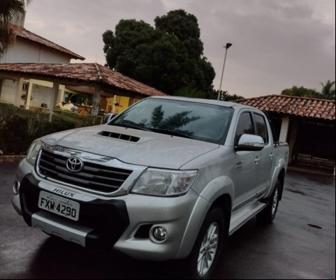 TOYOTA HILUX à venda.