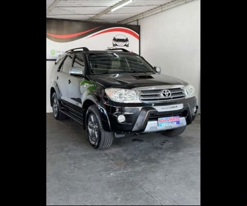 Hilux SW4 SRV D4-D 4x4 3.0 TDI Dies. Aut