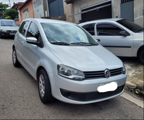 VOLKSWAGEN FOX PRATA 1.6 FLEX à venda. Ano 2011/2012