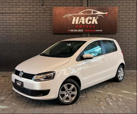 Volkswagen Fox 1.0 Mi Total Flex 8V 5p  - Branca - 2013/2013