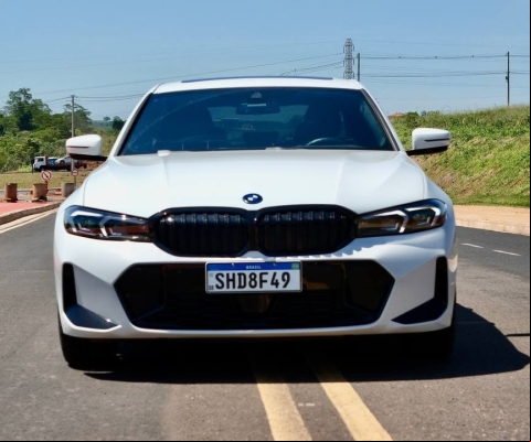 BMW 330E à venda.