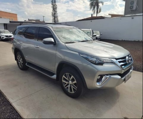 TOYOTA HILUX SW4 2.8 SRX 4X4 7 LUGARES 16V TURBO INTERCOOLER DIESEL 4P AUTOMÁTICO