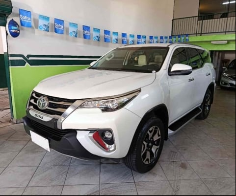 Toyota HILUX SW4 2.8 SRX DIAMOND 4X4 7 LUGARES 16V TURBO INTERCOOLER DIESEL 4P AUTOMÁTICO