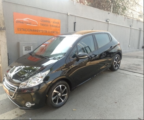 PEUGEOT 208 à venda.