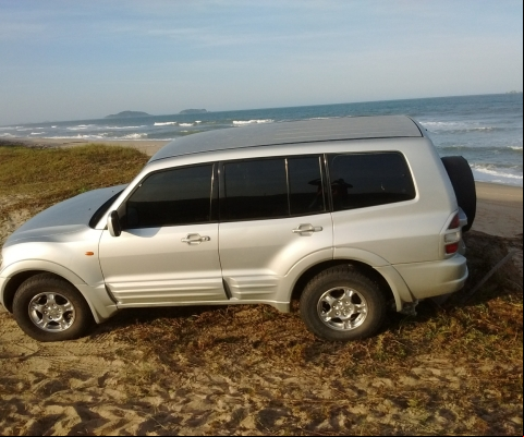 MITSUBISHI PAJERO FULL 2001 à venda.