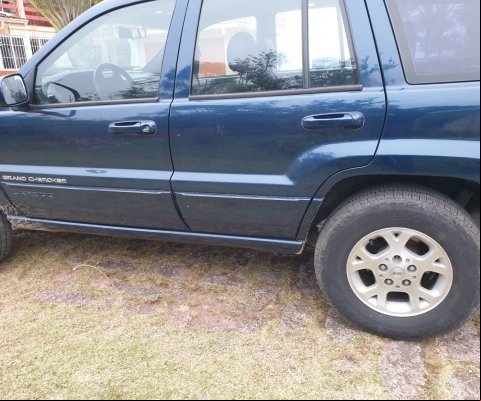 JEEP GRAND CHEROKEE Laredo à venda.