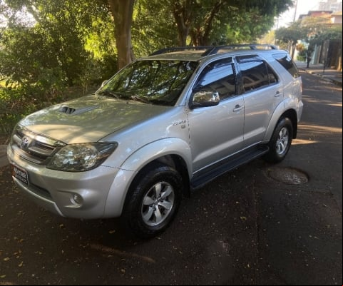  Toyota Hilux SW4 SRV 3.0 Turbo Diesel 4x4 