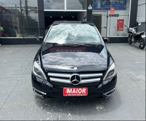 Mercedes muito conservada