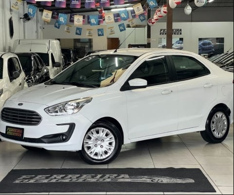  Sedan compacto, com ótimo espaço interno e excelente economia para o dia a dia!