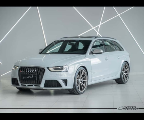 AUDI RS4 4.2 Avant 32V FSI Quattro S-tronic