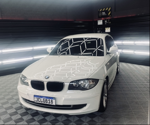 BMW 118, branca , impecável 
Toda revisada, pneus excelentes.