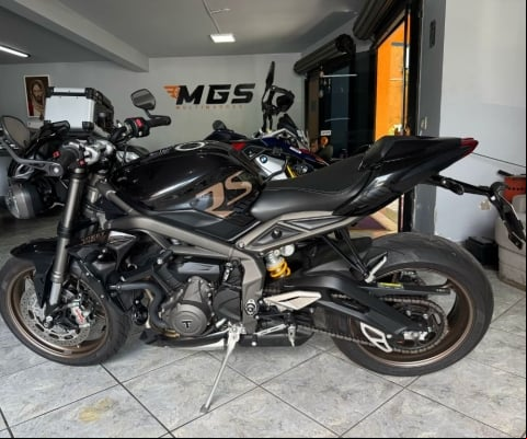 TRIUMPH STREET TRIPLE RS
